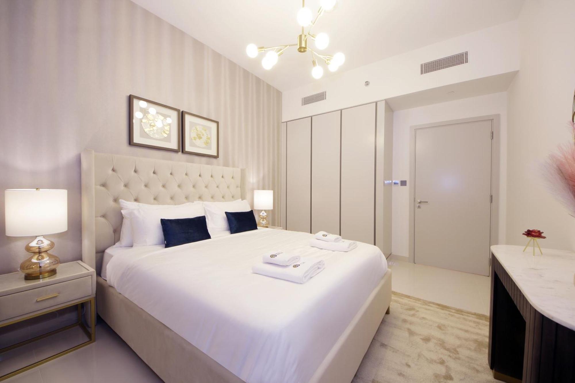 Incredible Sea View 2bhk - Private Access - Emaar Beachfront Apartment Dubai