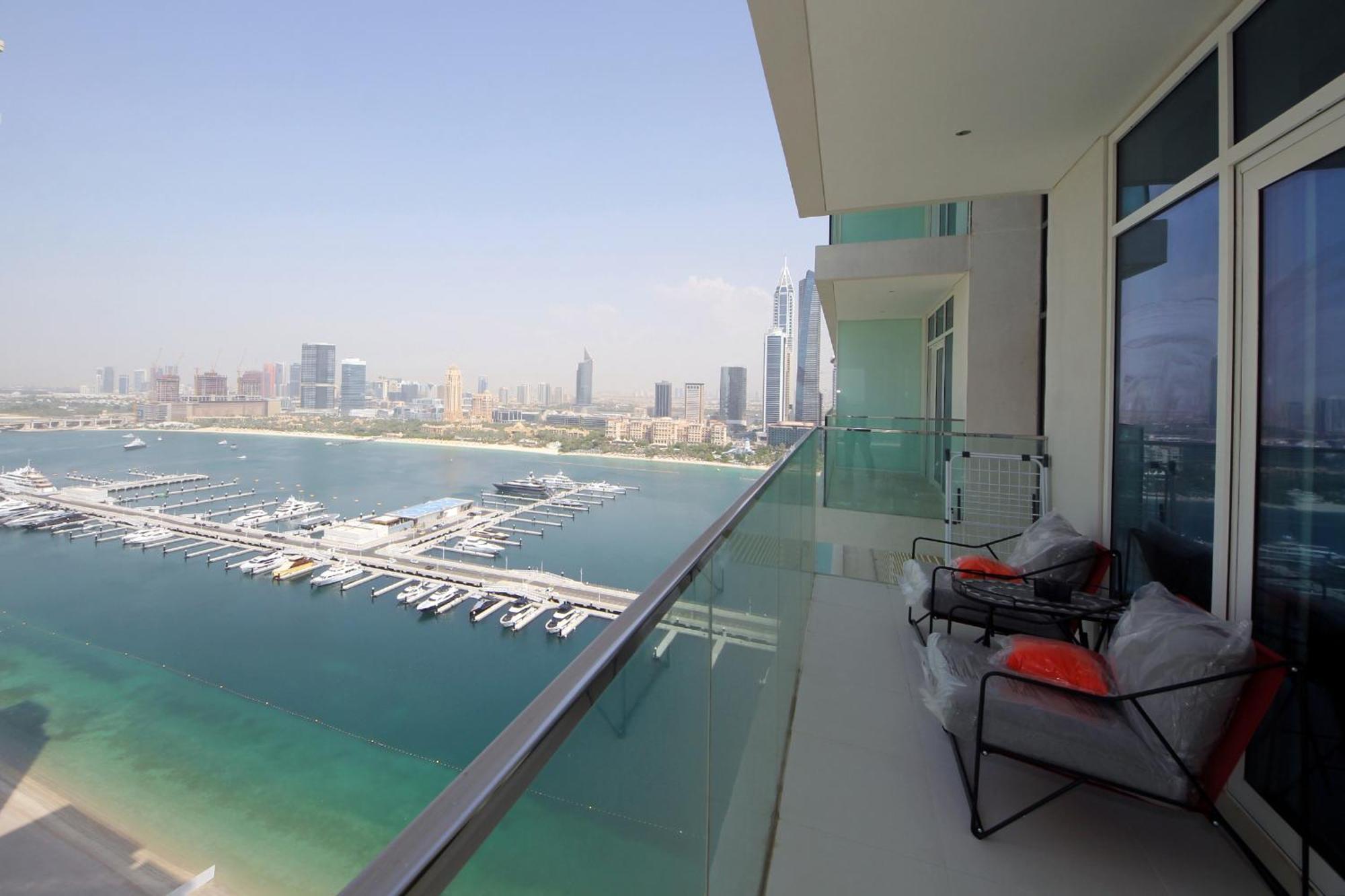 Incredible Sea View 2bhk - Private Access - Emaar Beachfront Dubai